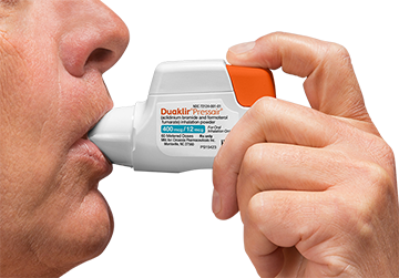 Using DUAKLIR<sup>®</sup> PRESSAIR<sup>®</sup> Step 2 PRESSAIR held up to mouth, medicine entering mouth
